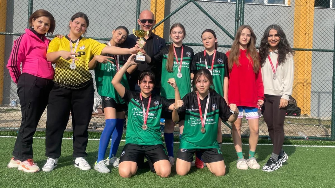 Okulumuz Kız Futsal Takımı İlçe 2.liği